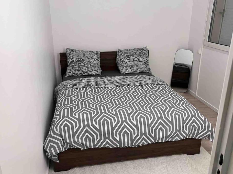 Logement Entier Chambre+Salon + Jardin & Terrasse Les Ulis Exterior photo
