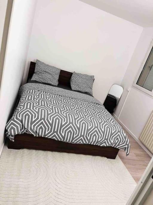 Logement Entier Chambre+Salon + Jardin & Terrasse Les Ulis Exterior photo